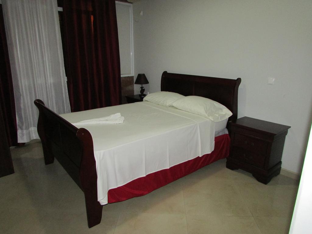 مبيت وإفطار ساو فيليبي Residencial Girassol, Lda المظهر الخارجي الصورة
