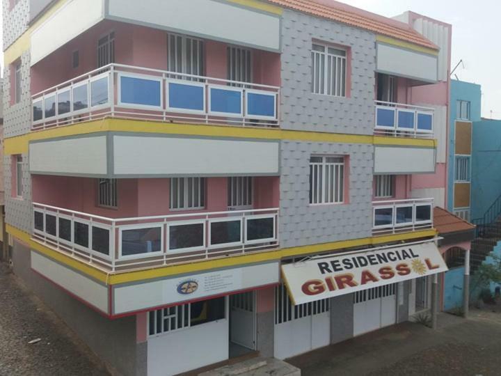مبيت وإفطار ساو فيليبي Residencial Girassol, Lda المظهر الخارجي الصورة
