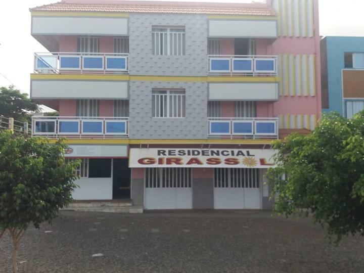 مبيت وإفطار ساو فيليبي Residencial Girassol, Lda المظهر الخارجي الصورة
